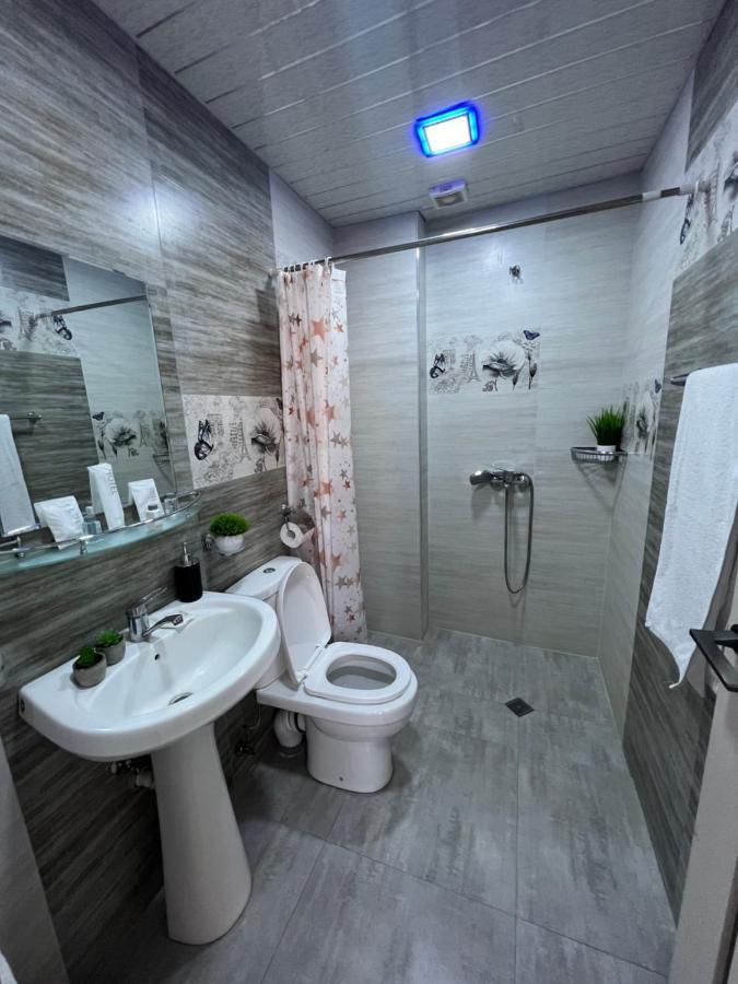Cool Blue Interior Self Check In Apartment Yerevan Exterior photo
