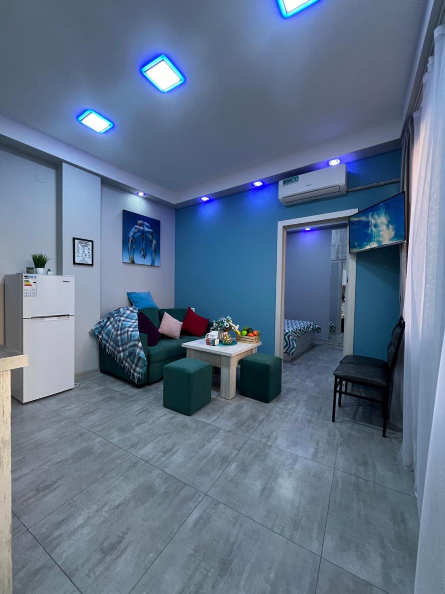 Cool Blue Interior Self Check In Apartment Yerevan Exterior photo
