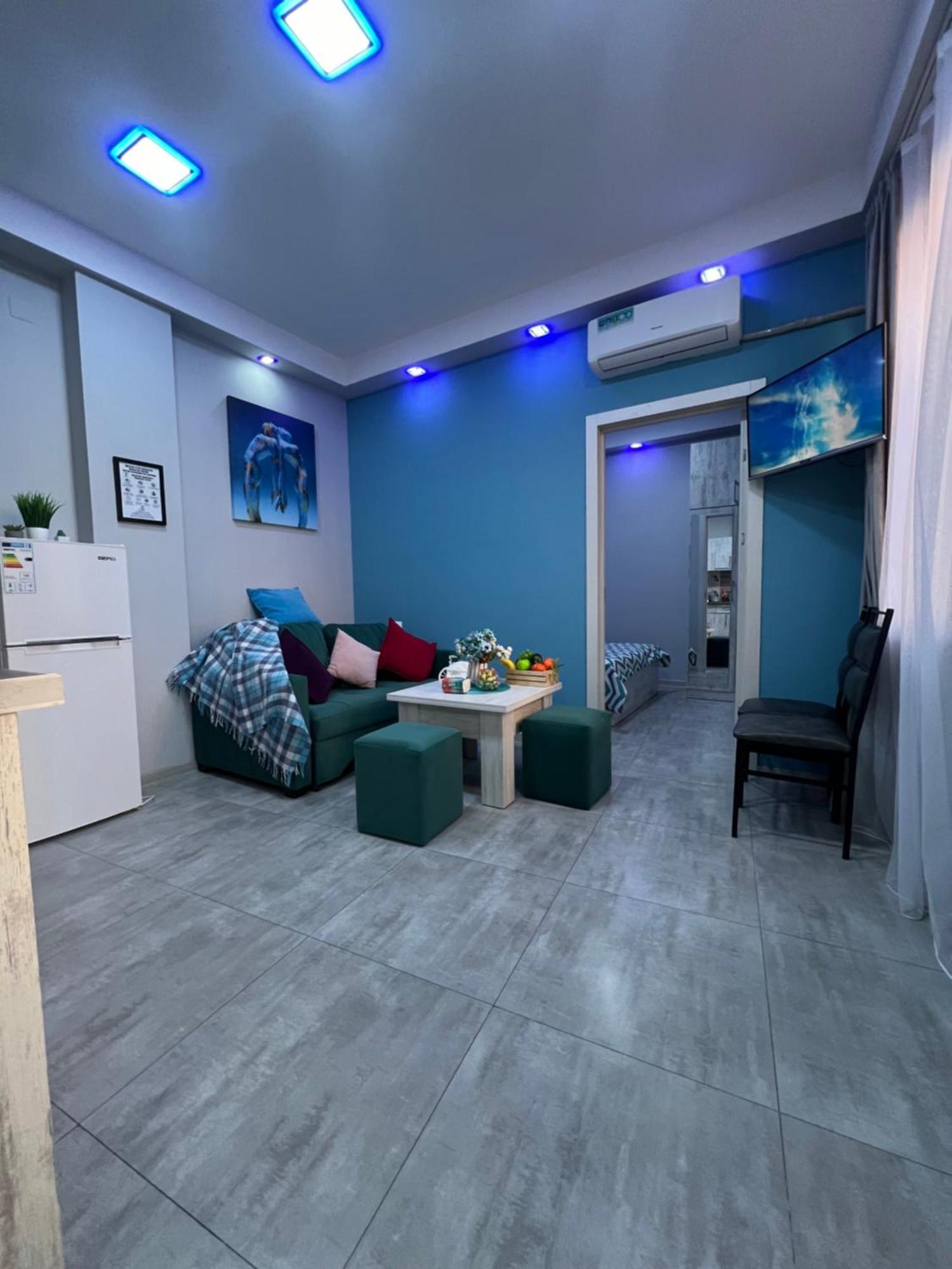 Cool Blue Interior Self Check In Apartment Yerevan Exterior photo