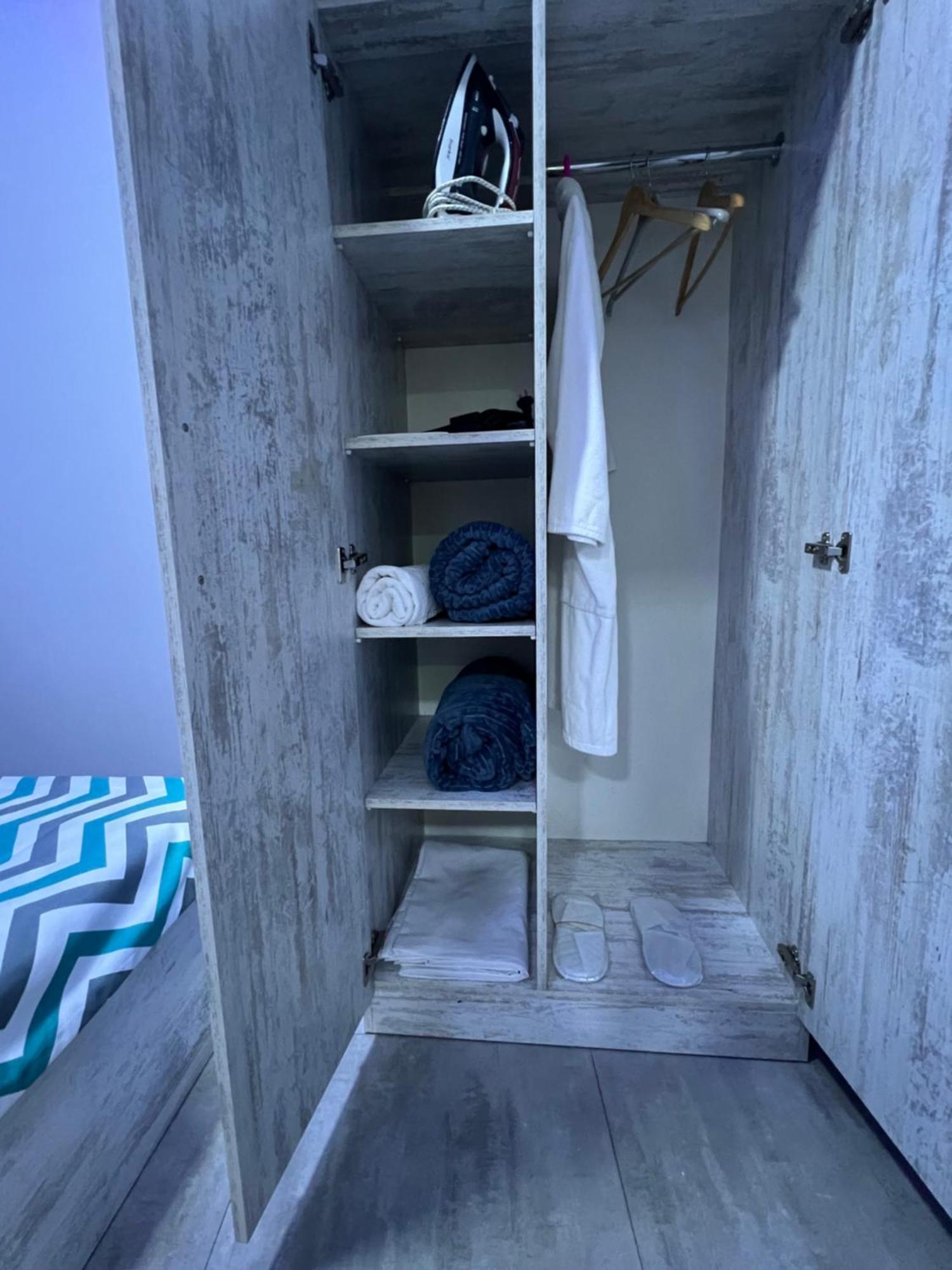 Cool Blue Interior Self Check In Apartment Yerevan Exterior photo