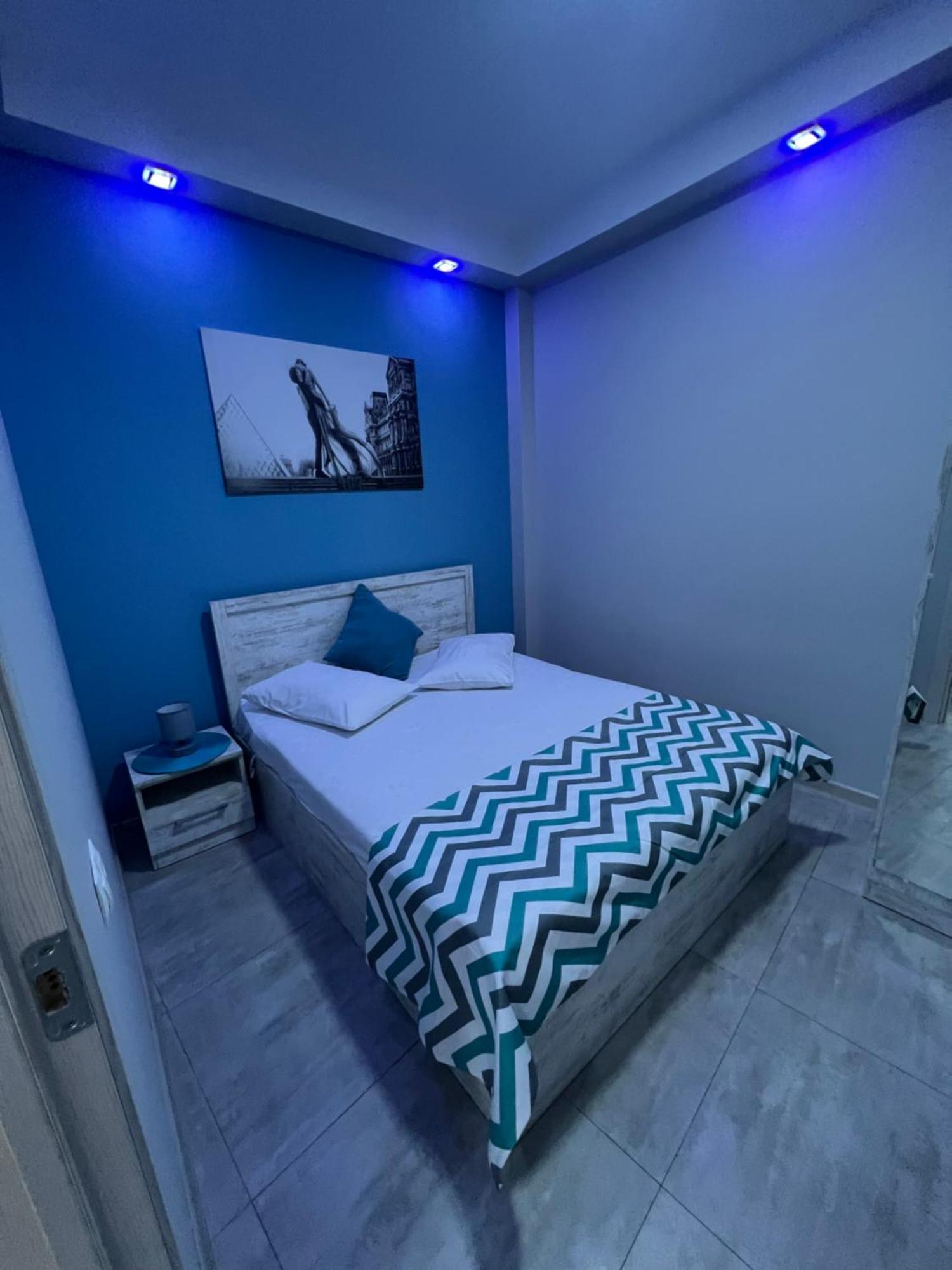Cool Blue Interior Self Check In Apartment Yerevan Exterior photo