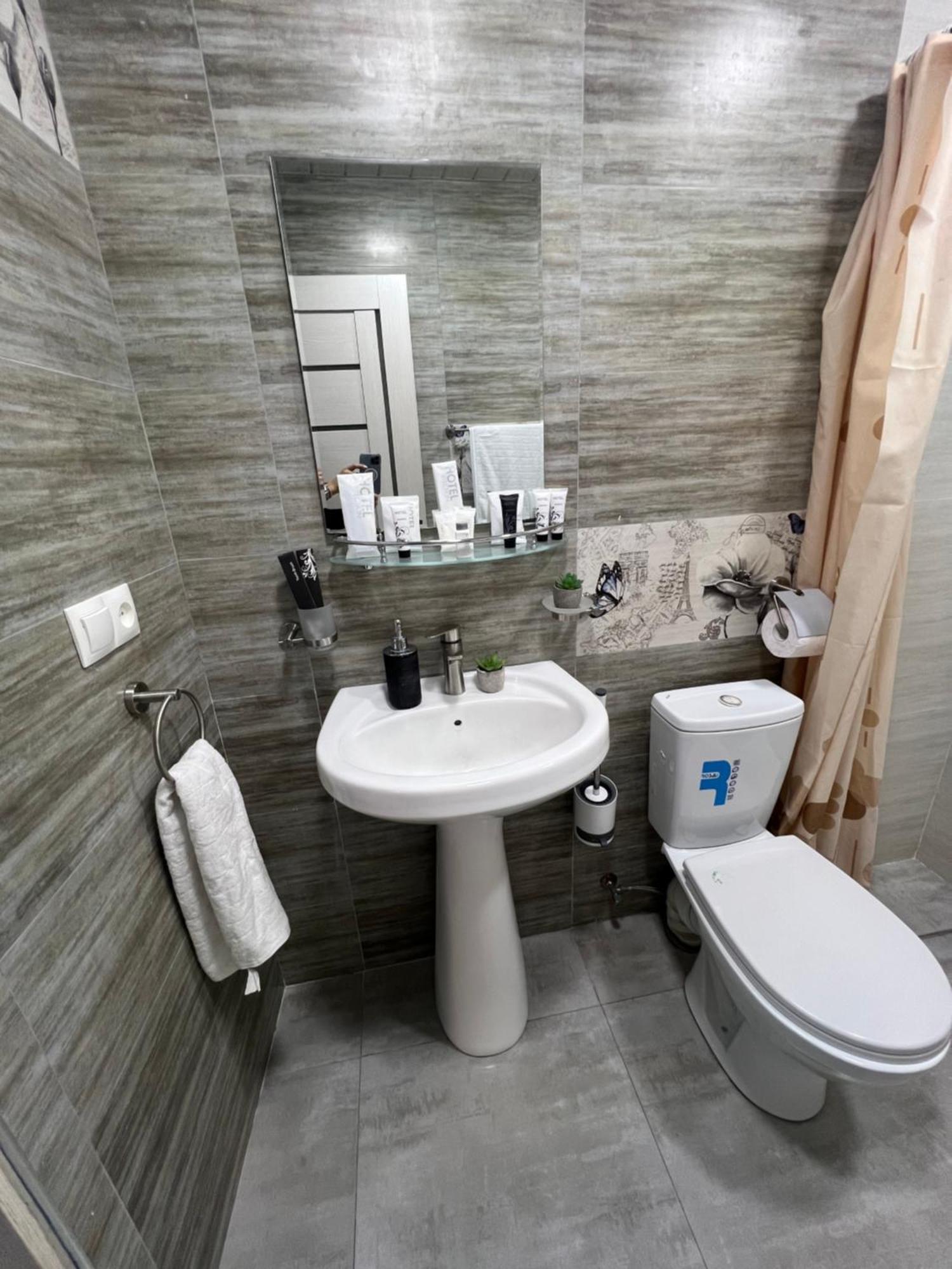 Cool Blue Interior Self Check In Apartment Yerevan Exterior photo